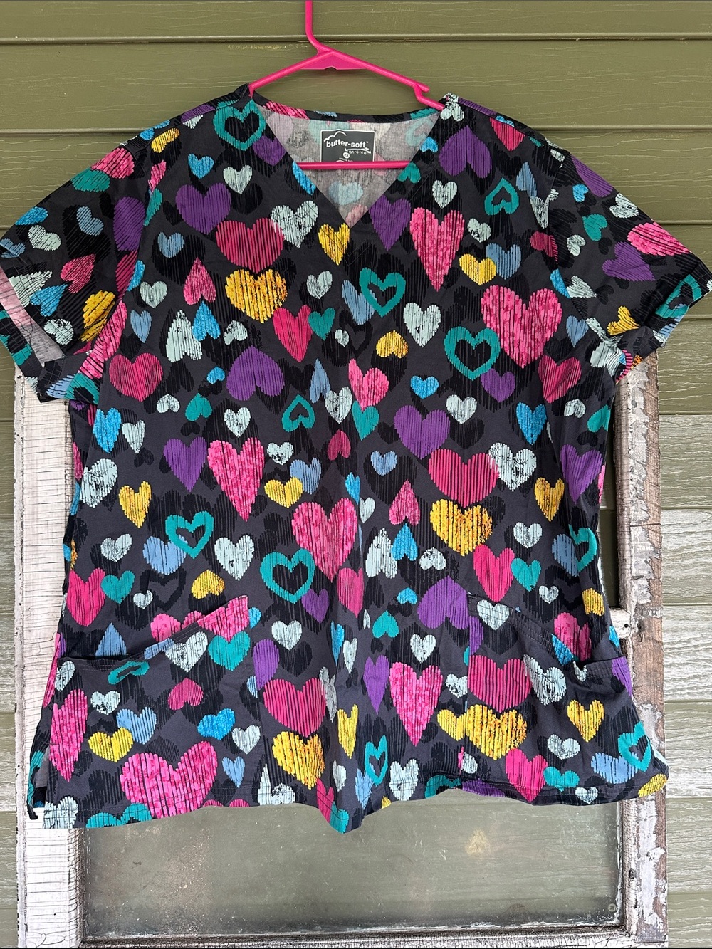 Butter-Soft V-Neck Heart Print Top - Black/Multi
